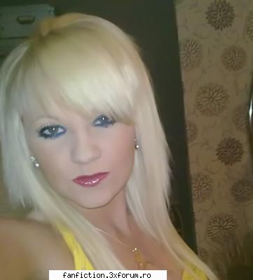 printre tanara blonda ella