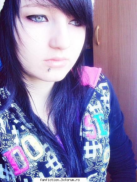 Hi :) - Uhm... Buna. : ) Sunt Roxana Sunt din Barlad - Welcome!