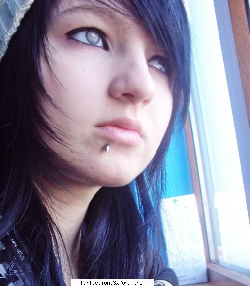 Hi :) - Uite si asta :-" - Welcome!