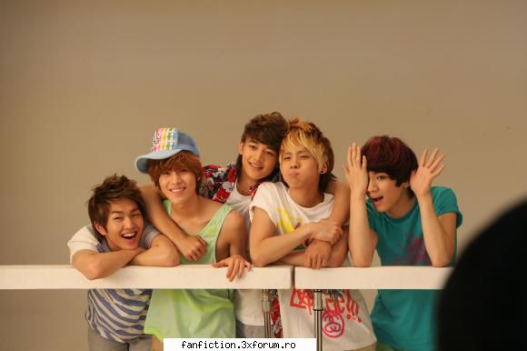 SHINee - SHINee is a contemporary R&B South Korean boy - Formatii.
