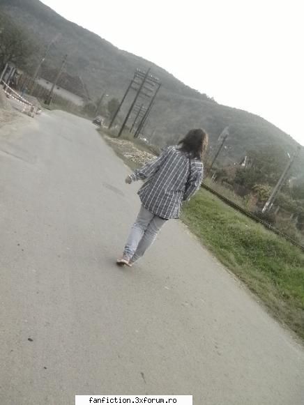 Stupid . stupid . Coke - Ana, fata aia e mai mare ca mine cu un an, dar e - Welcome!